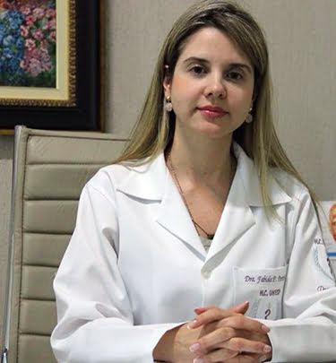 Dra.  Fabíola de Paula Pereira Takeuti, Médica Dermatologista